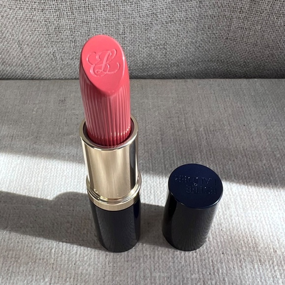 ❤️ Estée Lauder Pure Color Cream Lipstick in Rebellious Rose - Picture 2 of 7